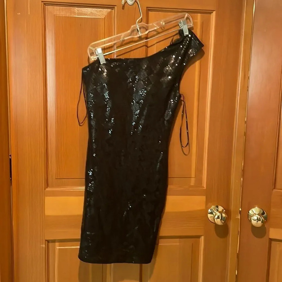 Forever 21 black sequin one shoulder dress - Picture 2 of 9